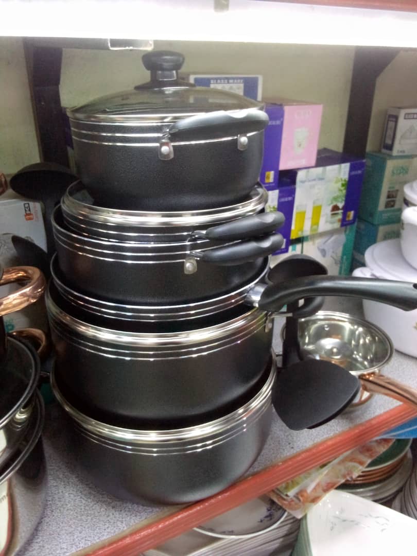 Black serving dish tonado