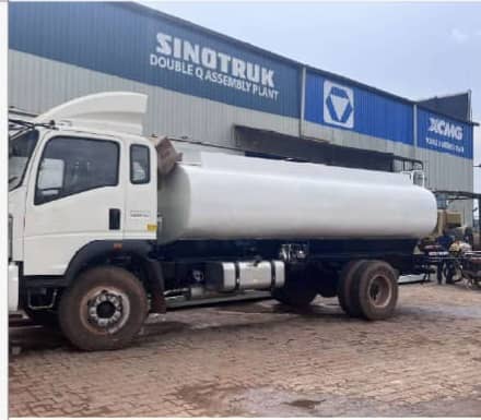 Brand new sinotruck howo water tank sprinkler truck small 2025