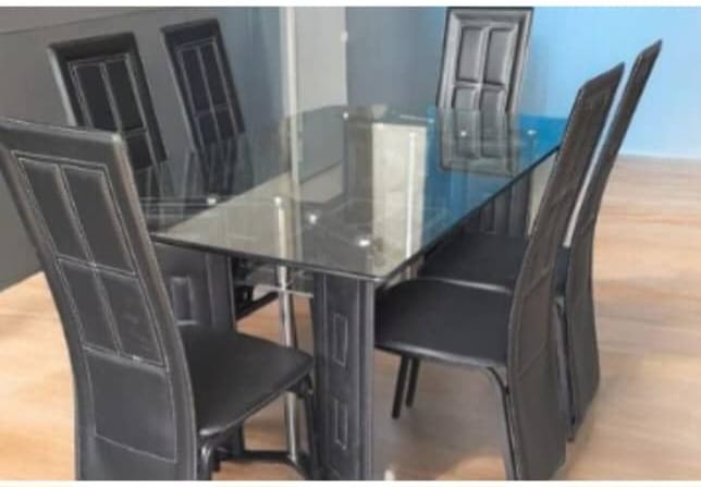 ENSEMBLE TABLE A MANGER MODERNE/6 CHAISES