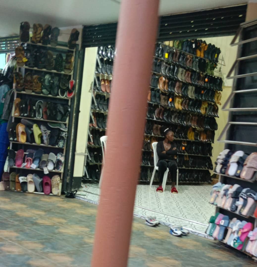 1000 pairs of shoes (wholesale)