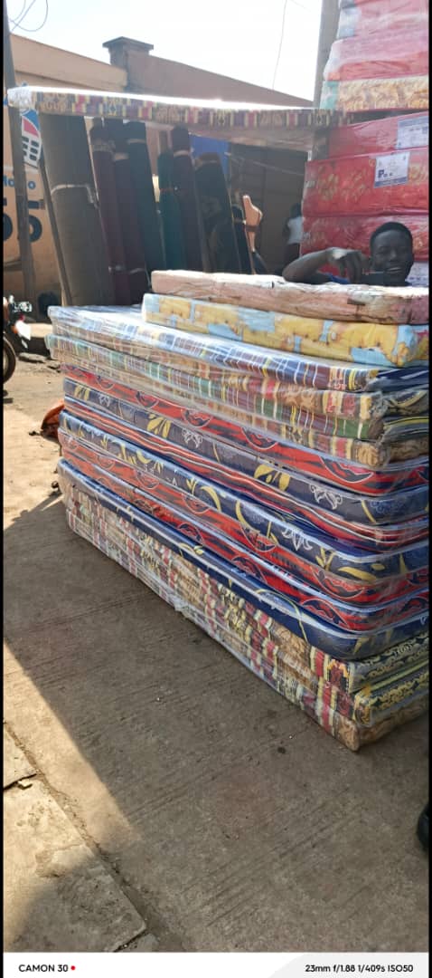 1000 Mattresses 3/4