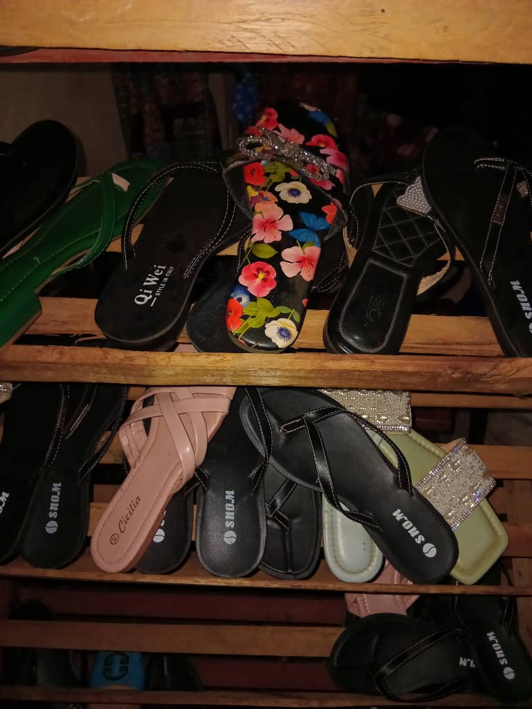 50 PAIRS OF WOMEN'S SHOES