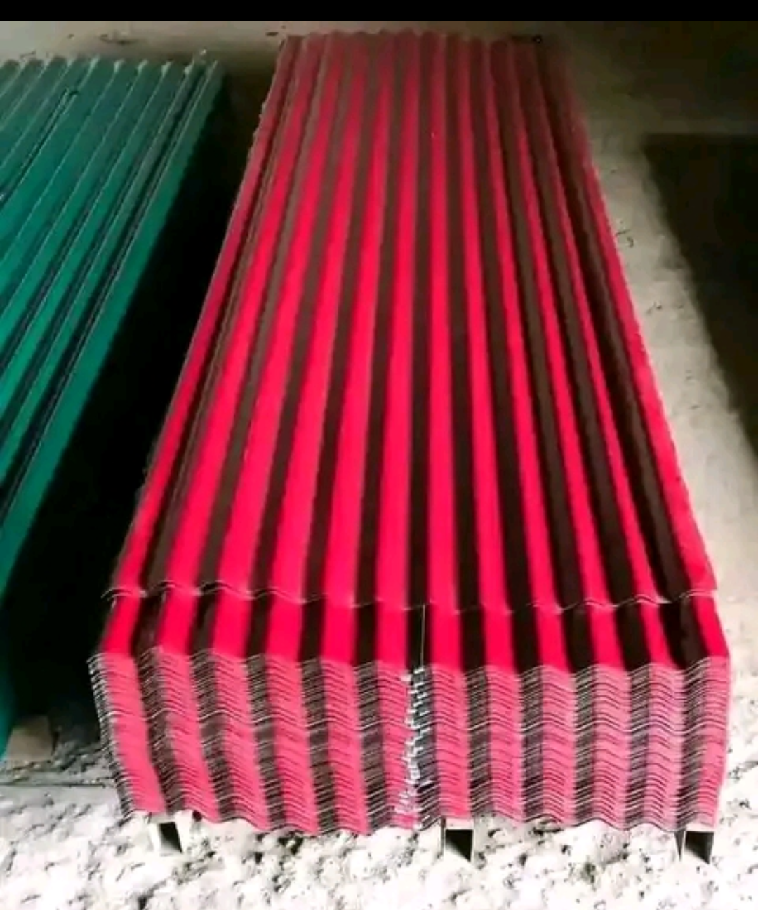 300 Ordinary corrugated iron sheets