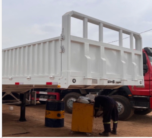 Brand new Howo Flat bed white