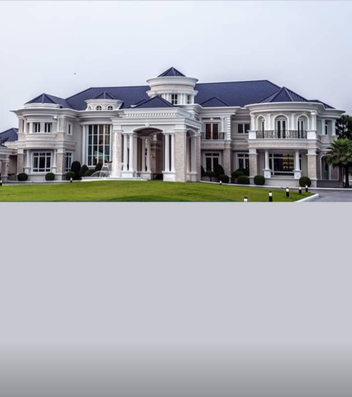 RESIDENTIAL 8 BEDROOM HOUSE